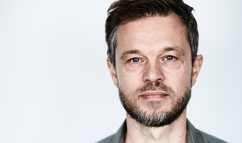 portræt af Jesper Bugge