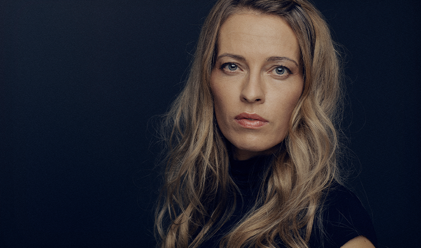 portræt af Sarah Engell